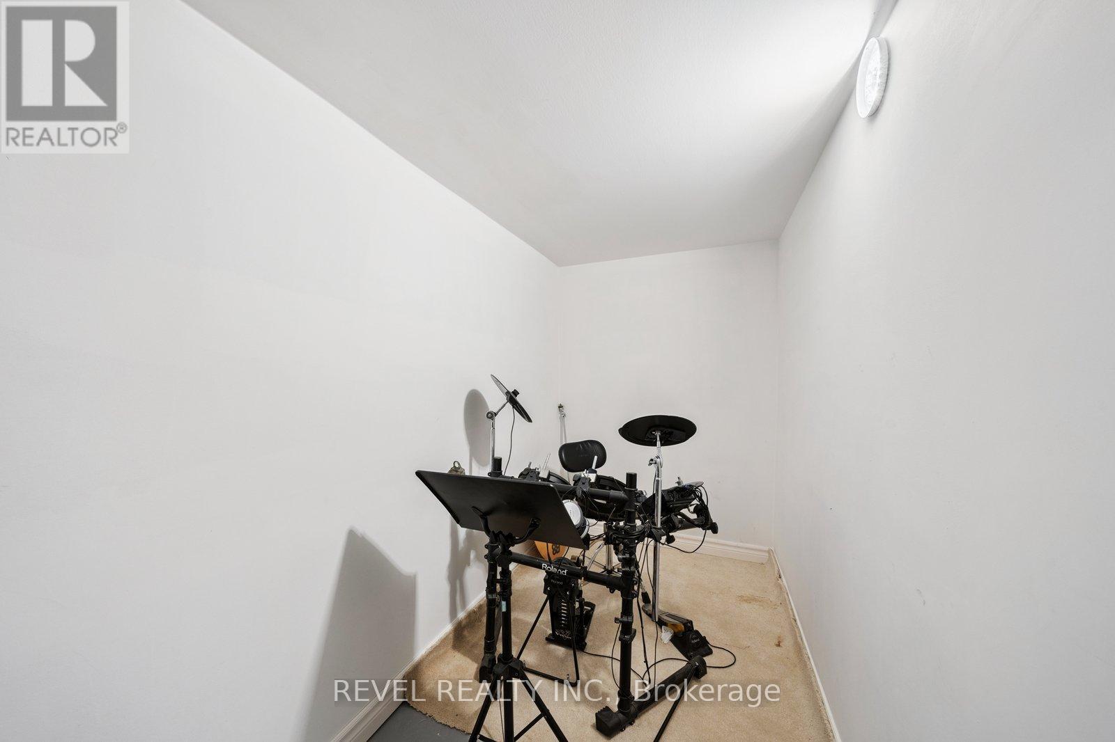 12 Sylvester Drive, Kawartha Lakes, Ontario  K9V 6E7 - Photo 40 - X12531912