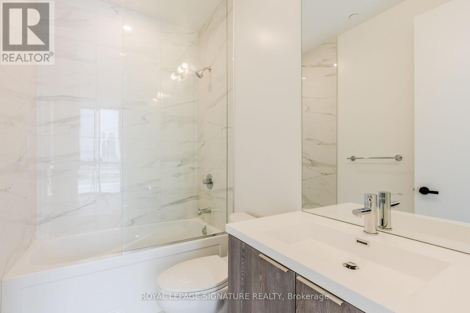 615 - 8 Interchange Way, Vaughan, Ontario  L4K 5Z7 - Photo 9 - N12528334