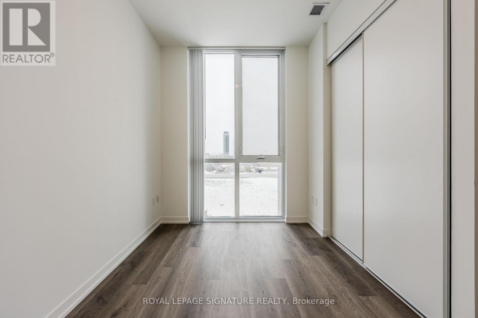 615 - 8 Interchange Way, Vaughan, Ontario  L4K 5Z7 - Photo 8 - N12528334