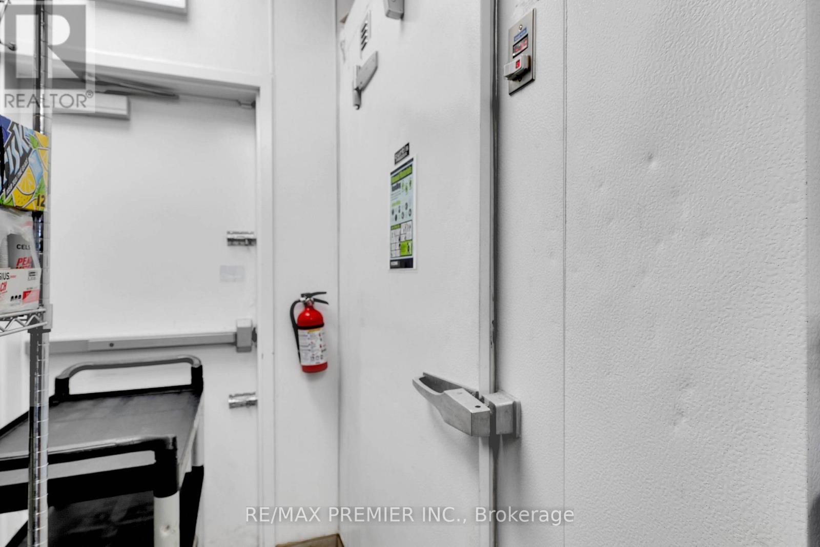 104 - 2151 St. Clair Avenue W, Toronto, Ontario  M6N 1K5 - Photo 18 - W12441454