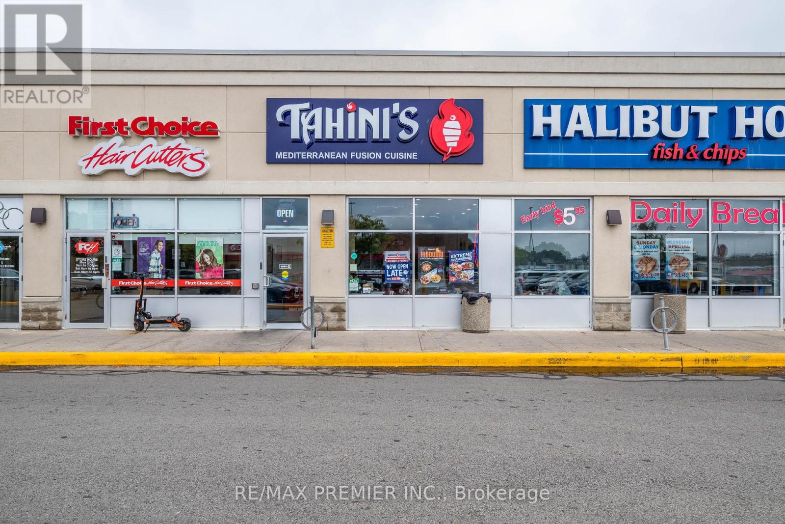 104 - 2151 St. Clair Avenue W, Toronto, Ontario  M6N 1K5 - Photo 2 - W12441454