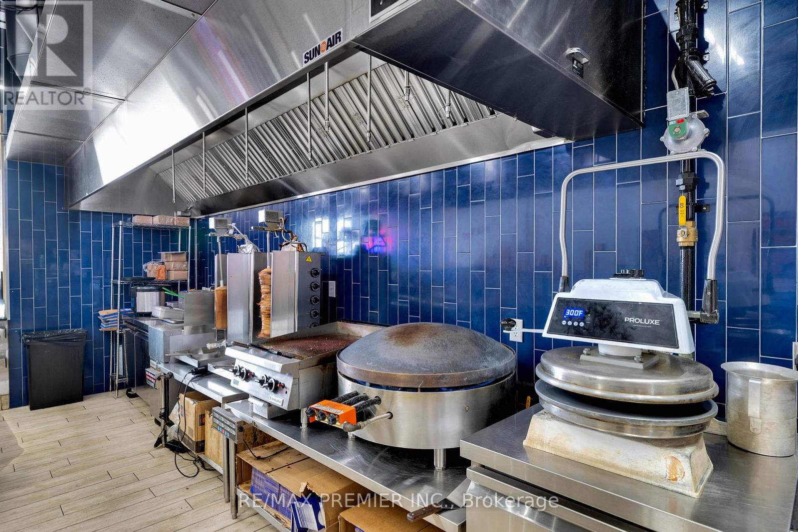 104 - 2151 St. Clair Avenue W, Toronto, Ontario  M6N 1K5 - Photo 9 - W12441454