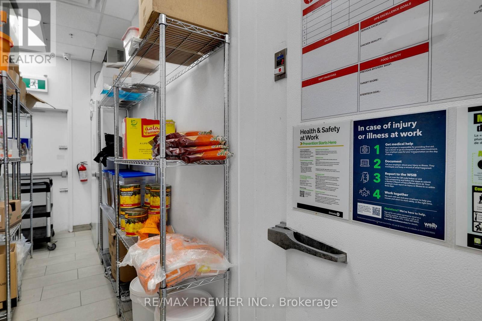 104 - 2151 St. Clair Avenue W, Toronto, Ontario  M6N 1K5 - Photo 17 - W12441454