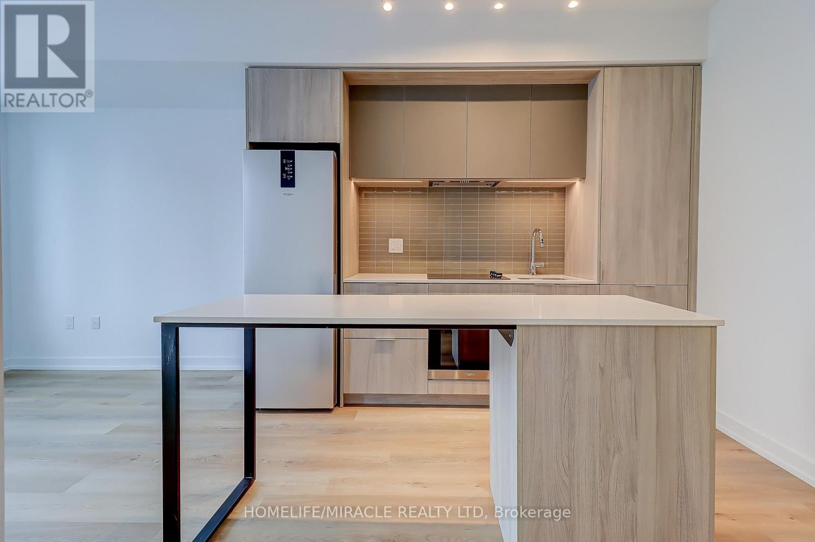 901 - 395 SQUARE ONE DRIVE, Mississauga, Ontario