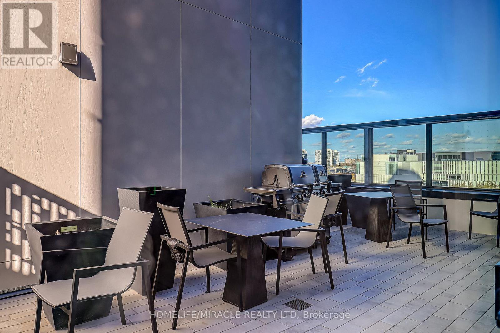 901 - 395 Square One Drive, Mississauga, Ontario  L5B 0C6 - Photo 16 - W12529756