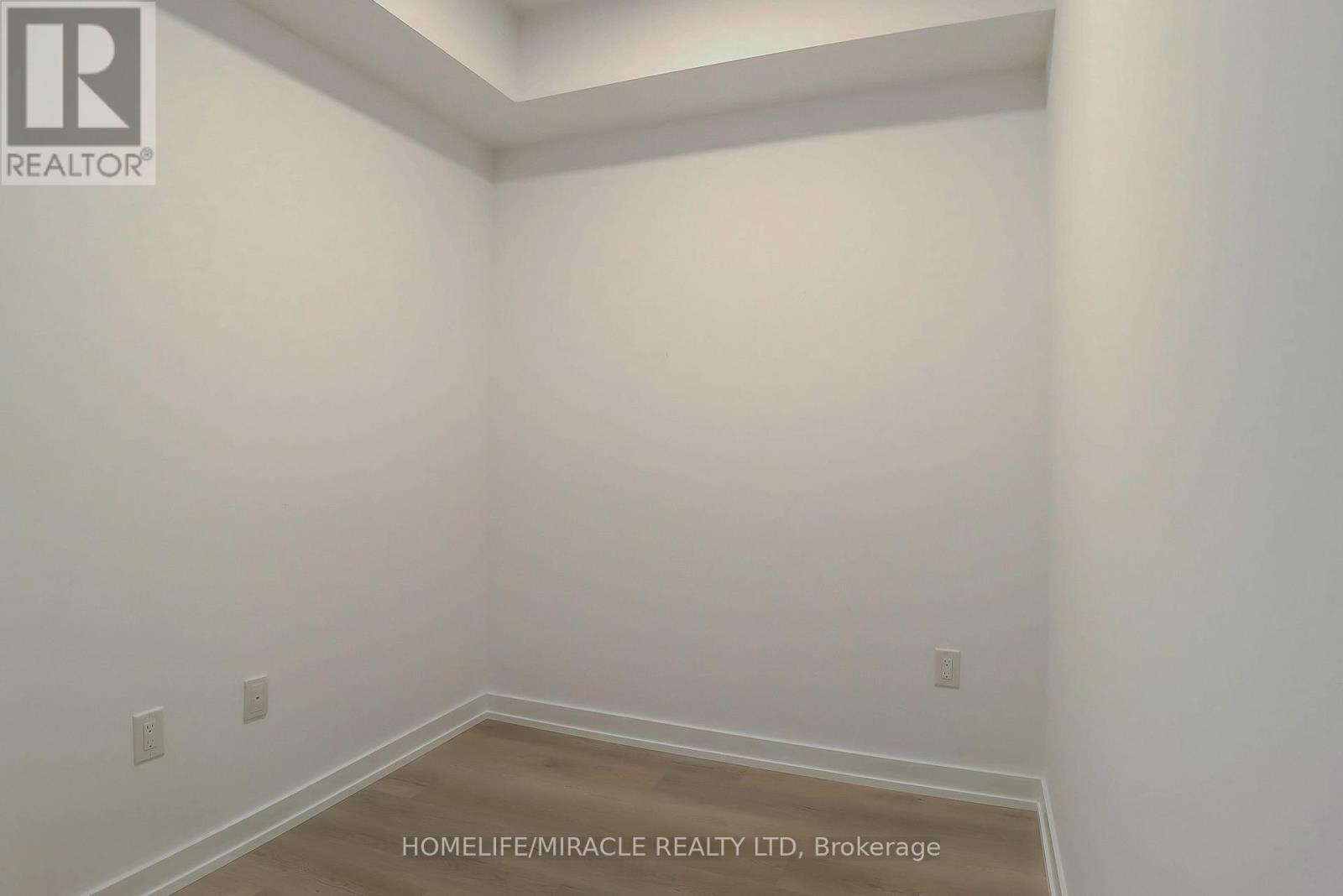 901 - 395 Square One Drive, Mississauga, Ontario  L5B 0C6 - Photo 9 - W12529756