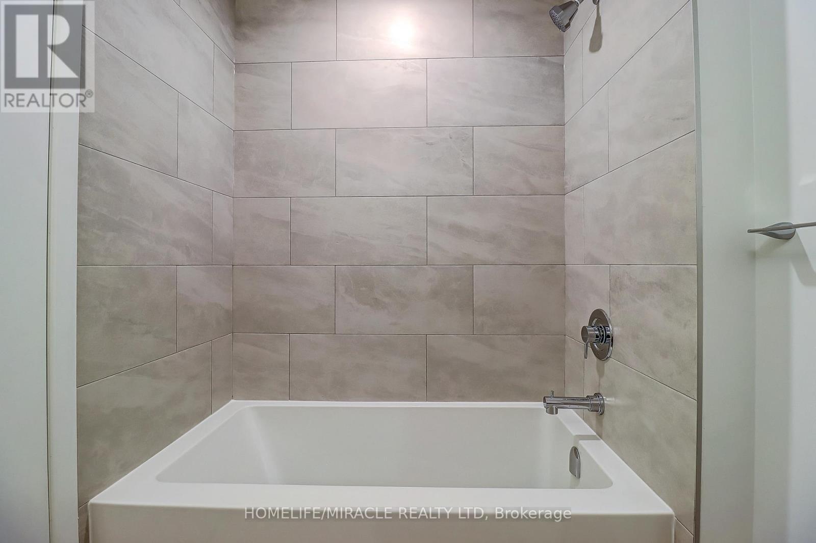 901 - 395 Square One Drive, Mississauga, Ontario  L5B 0C6 - Photo 8 - W12529756