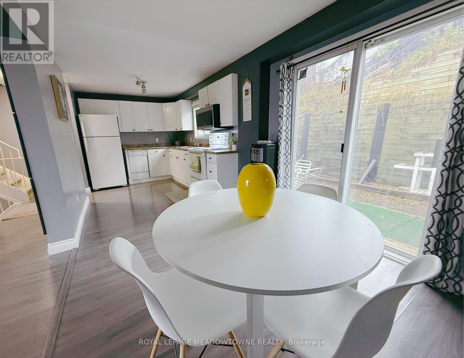 10 - 648 Doon Village Road, Kitchener, Ontario  N2P 1A2 - Photo 11 - X12508274