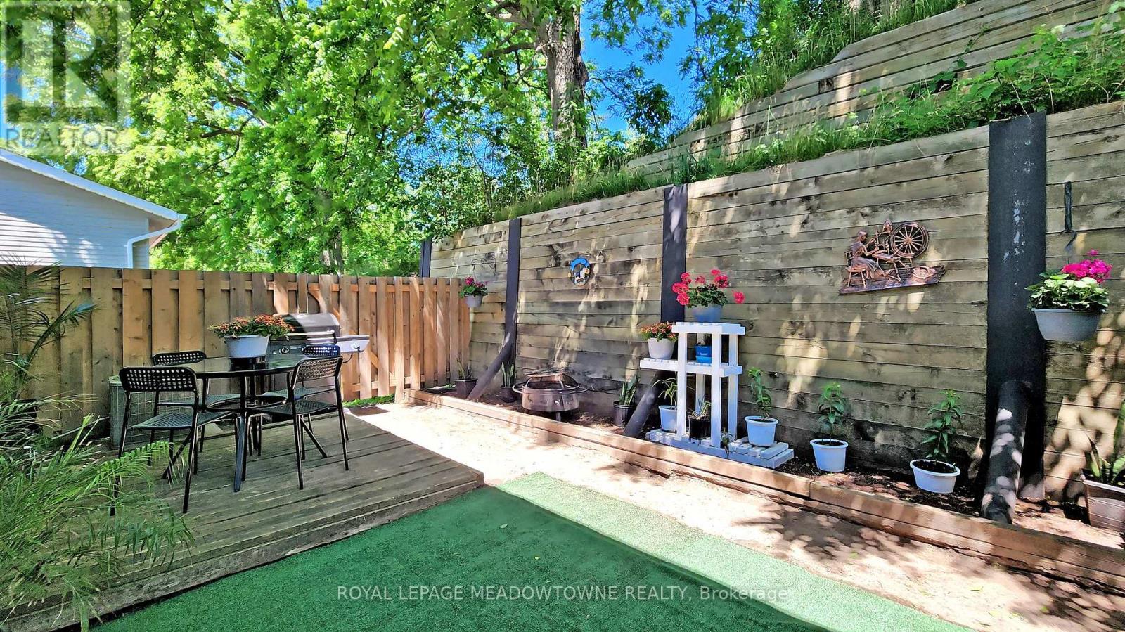 10 - 648 Doon Village Road, Kitchener, Ontario  N2P 1A2 - Photo 27 - X12508274