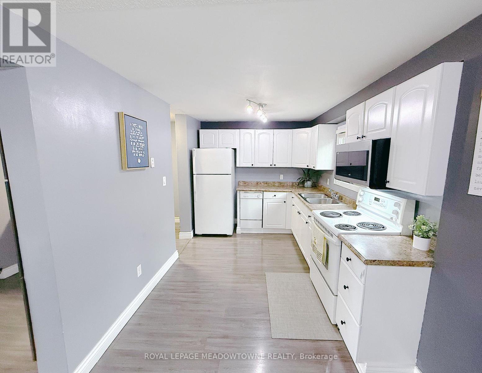 10 - 648 Doon Village Road, Kitchener, Ontario  N2P 1A2 - Photo 12 - X12508274