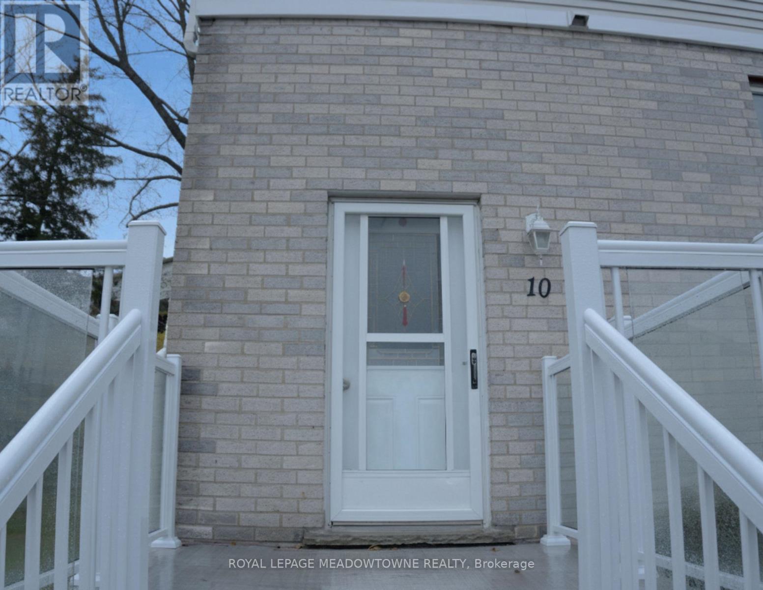 10 - 648 Doon Village Road, Kitchener, Ontario  N2P 1A2 - Photo 3 - X12508274