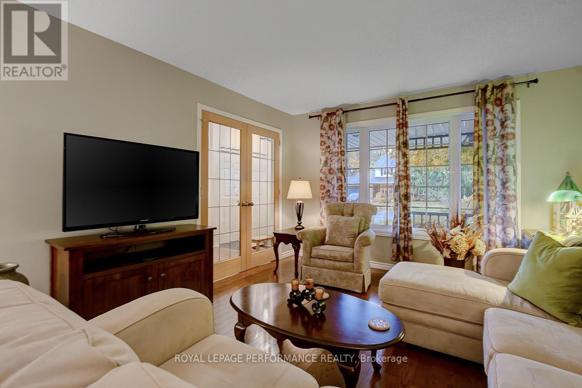 32 Parklands Avenue, Russell, Ontario  K4R 1A2 - Photo 10 - X12531848