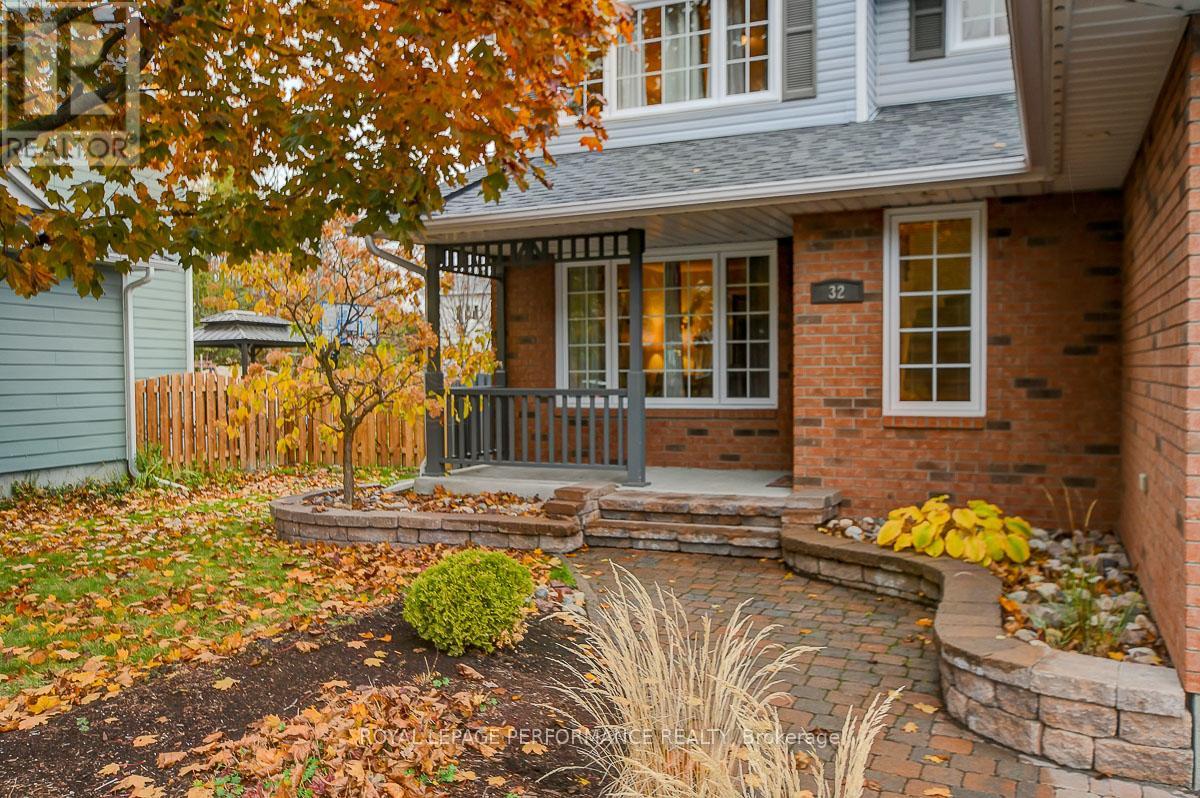 32 Parklands Avenue, Russell, Ontario  K4R 1A2 - Photo 3 - X12531848