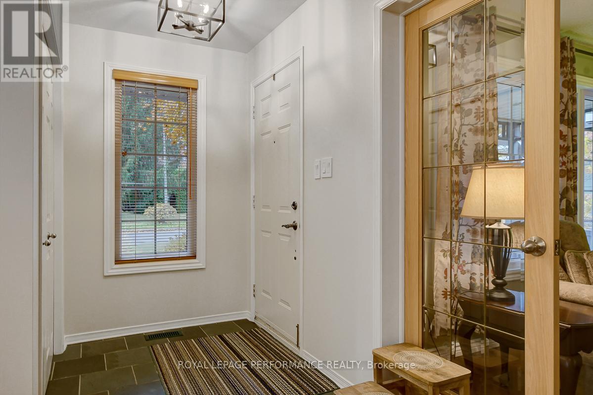 32 Parklands Avenue, Russell, Ontario  K4R 1A2 - Photo 5 - X12531848