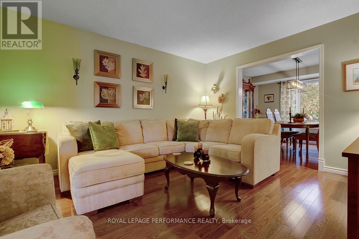 32 Parklands Avenue, Russell, Ontario  K4R 1A2 - Photo 8 - X12531848