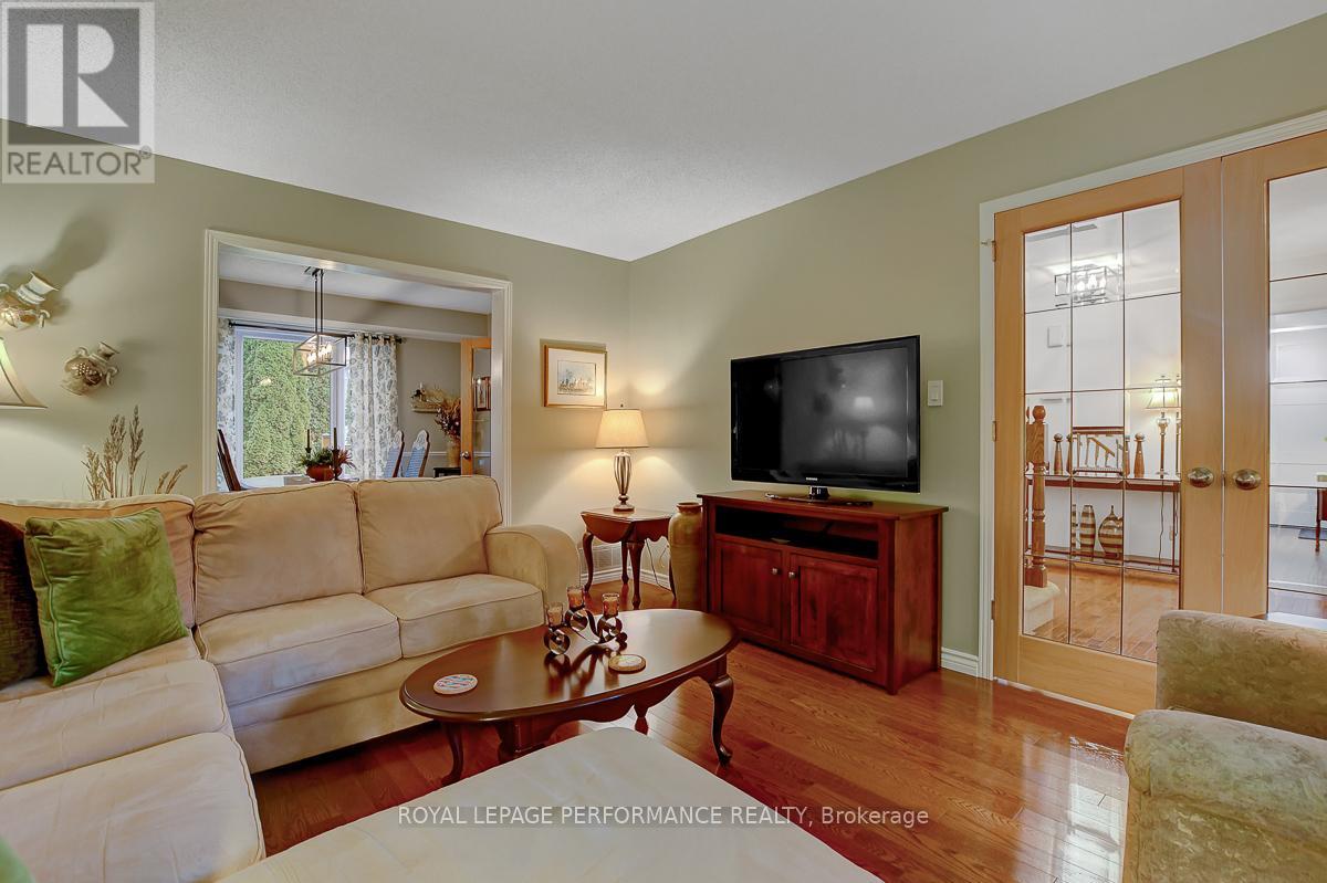 32 Parklands Avenue, Russell, Ontario  K4R 1A2 - Photo 9 - X12531848