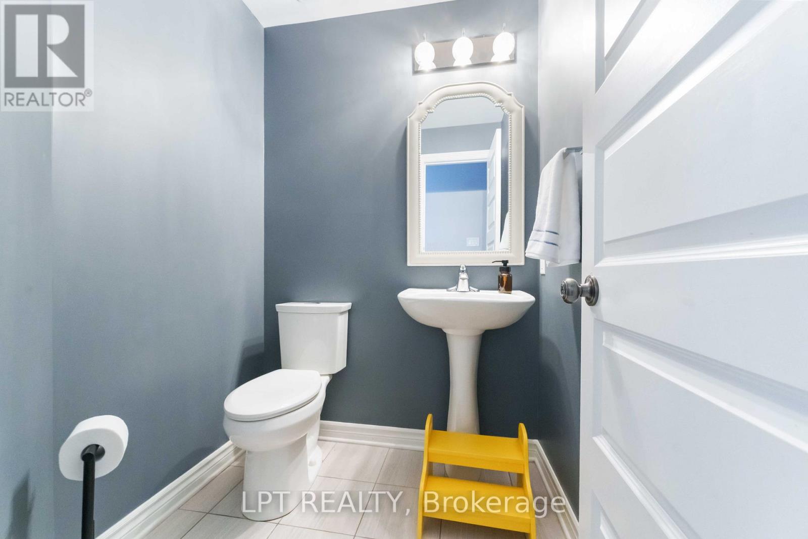 102 Calvington Avenue, Ottawa, Ontario  K2T 0H7 - Photo 10 - X12531956