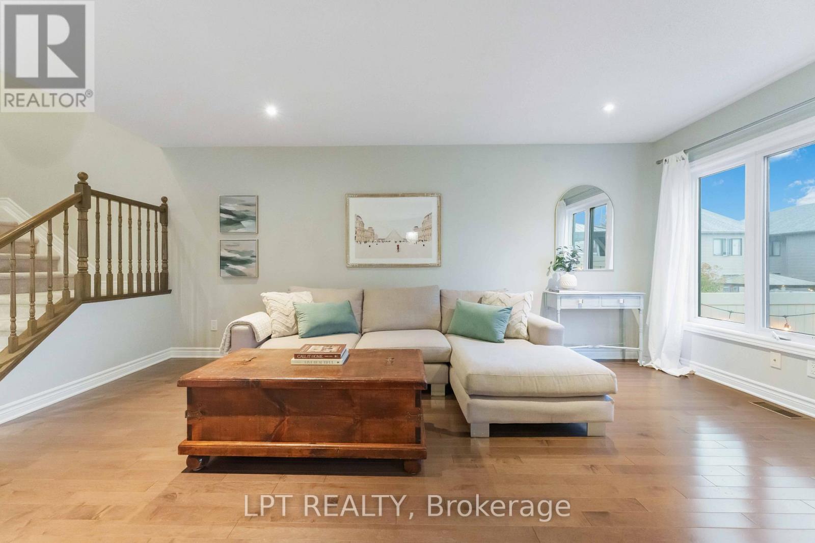 102 Calvington Avenue, Ottawa, Ontario  K2T 0H7 - Photo 4 - X12531956