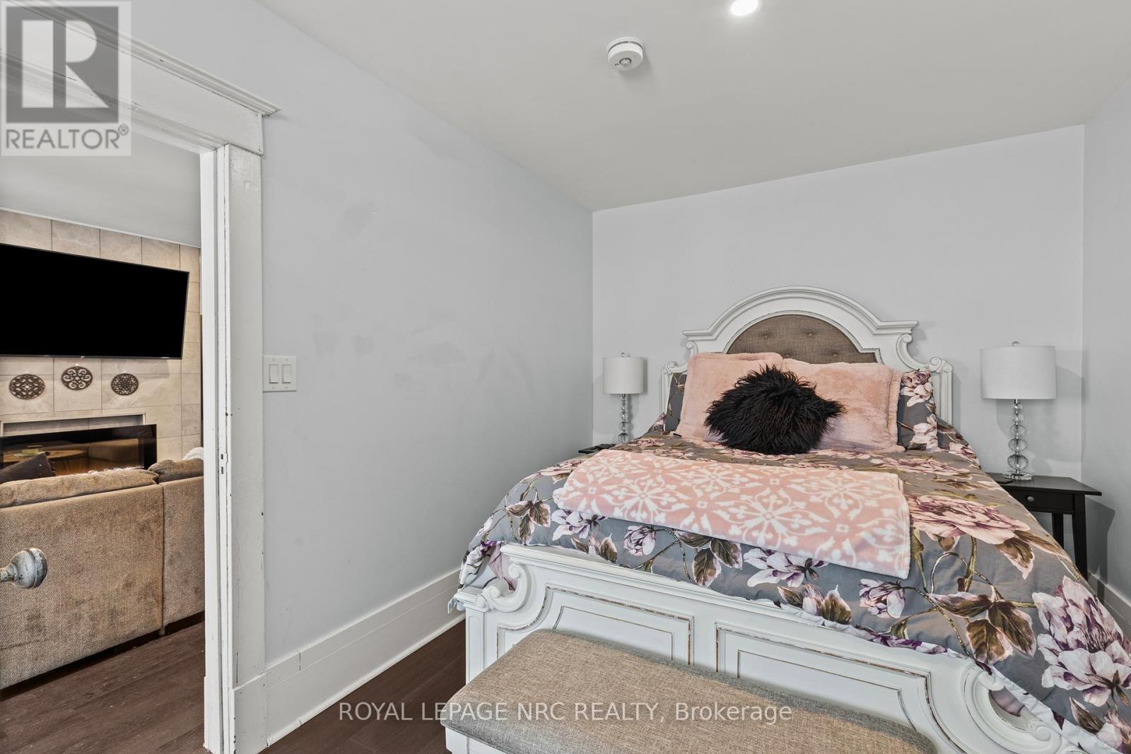 111 Morton Street, Thorold, Ontario  L2V 1C6 - Photo 16 - X12531854