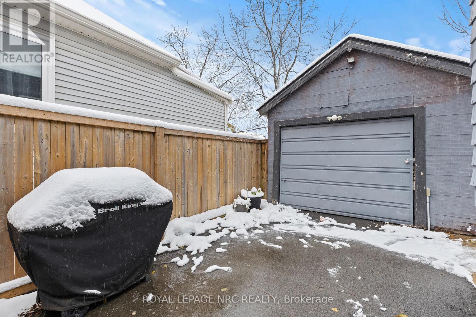 111 Morton Street, Thorold, Ontario  L2V 1C6 - Photo 33 - X12531854