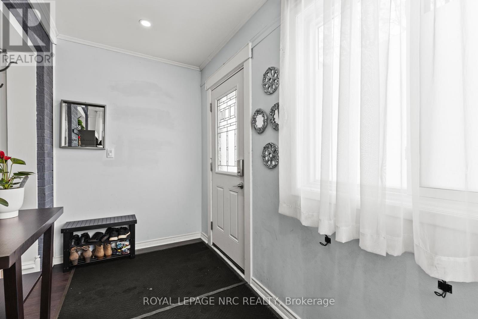 111 Morton Street, Thorold, Ontario  L2V 1C6 - Photo 4 - X12531854