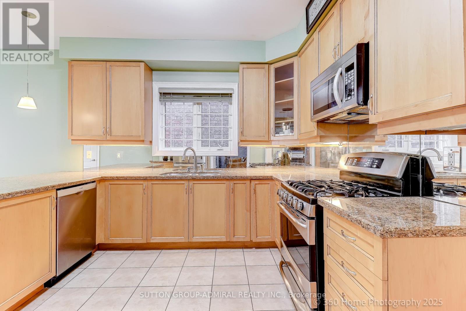 73 Kenilworth Gate, Markham, Ontario  L6B 0A5 - Photo 8 - N12510080