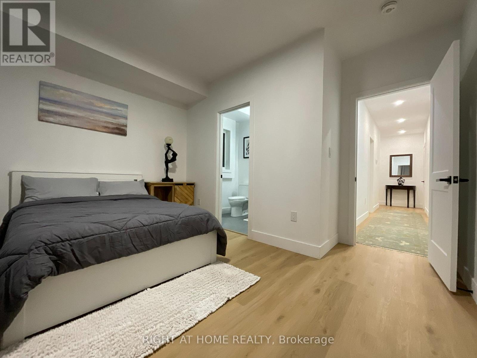 Second Floor - 674 Manning Avenue, Toronto, Ontario  M3H 2G1 - Photo 24 - C12470156