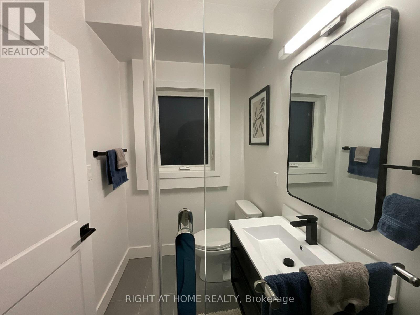 Second Floor - 674 Manning Avenue, Toronto, Ontario  M3H 2G1 - Photo 17 - C12470156