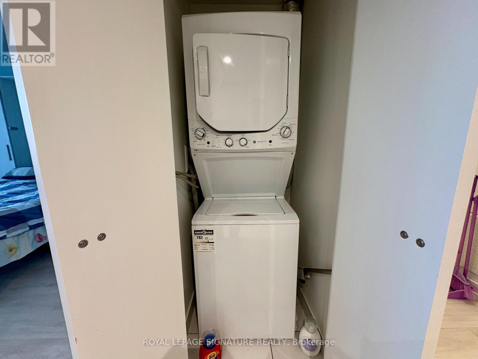 1613 - 18 Maitland Terrace, Toronto, Ontario  M4Y 0H2 - Photo 4 - C12531866