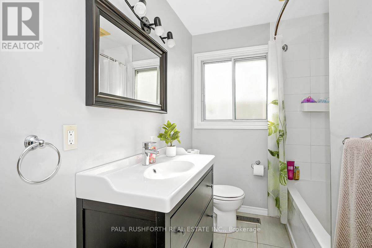 922 Pinewood Crescent, Ottawa, Ontario  K2B 5Y4 - Photo 10 - X12443074