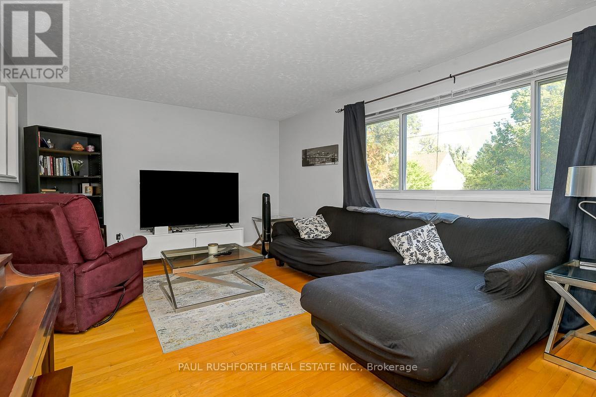 922 Pinewood Crescent, Ottawa, Ontario  K2B 5Y4 - Photo 3 - X12443074