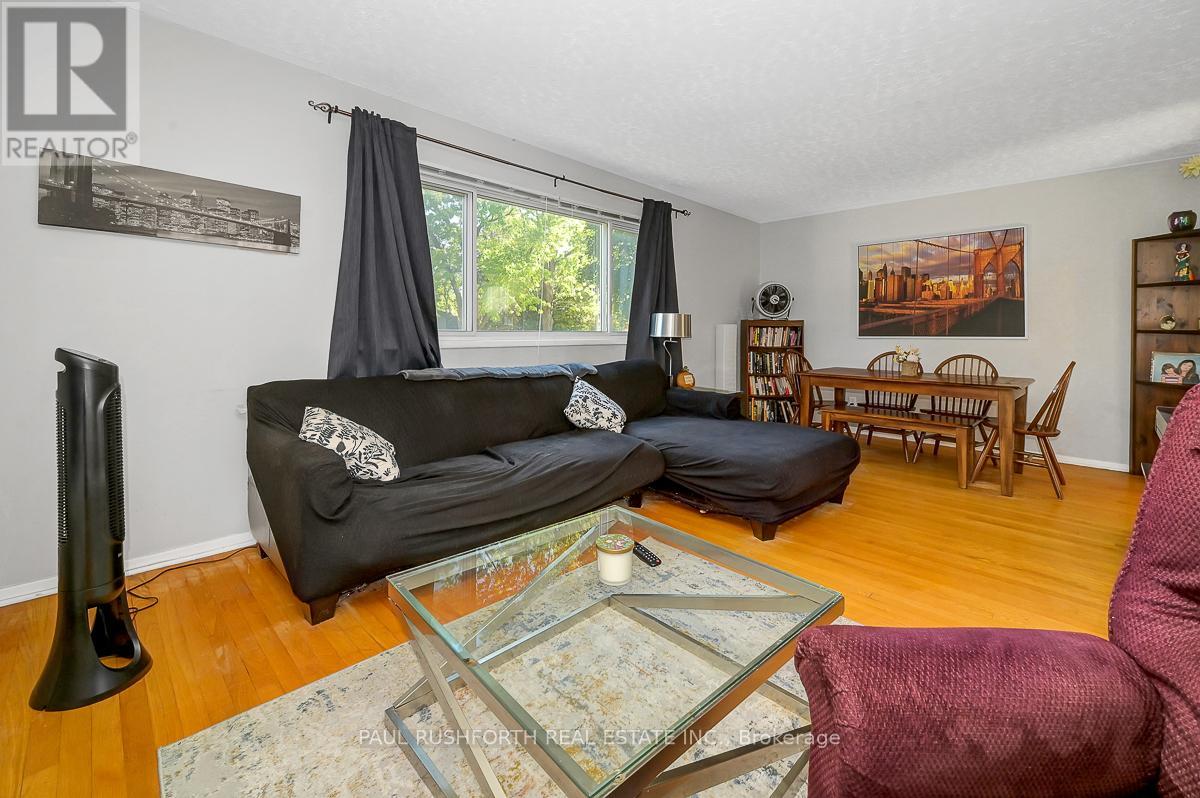 922 Pinewood Crescent, Ottawa, Ontario  K2B 5Y4 - Photo 5 - X12443074