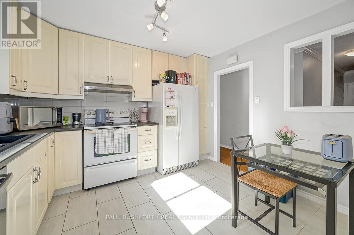 922 Pinewood Crescent, Ottawa, Ontario  K2B 5Y4 - Photo 8 - X12443074