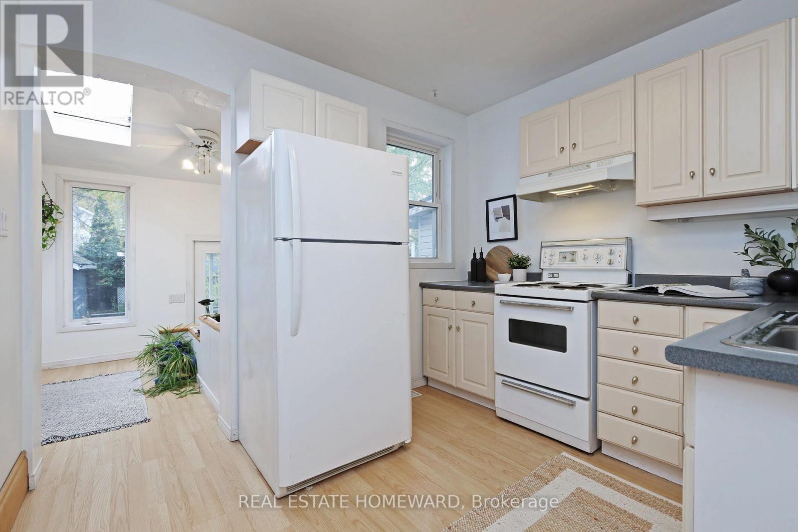 281 Queensdale Avenue, Toronto, Ontario  M4C 2B5 - Photo 10 - E12531906