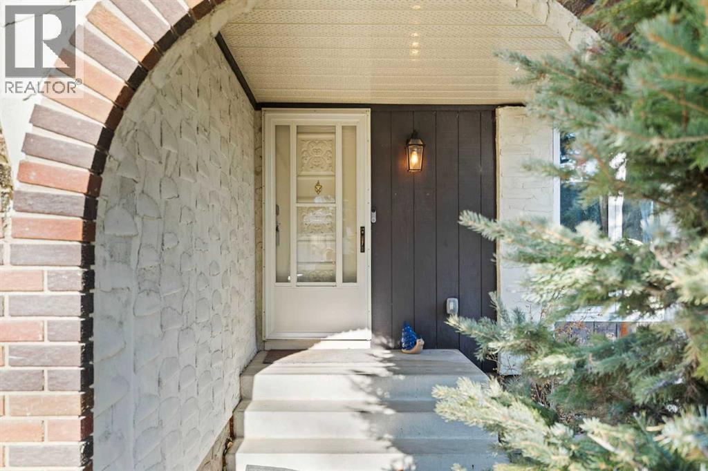 2628 106 Avenue Sw, Calgary, Alberta  T2W 2J1 - Photo 2 - A2269173