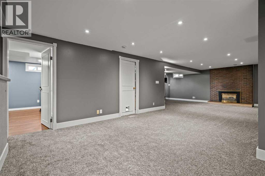 2628 106 Avenue Sw, Calgary, Alberta  T2W 2J1 - Photo 27 - A2269173