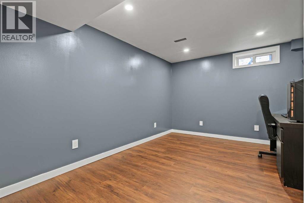 2628 106 Avenue Sw, Calgary, Alberta  T2W 2J1 - Photo 28 - A2269173