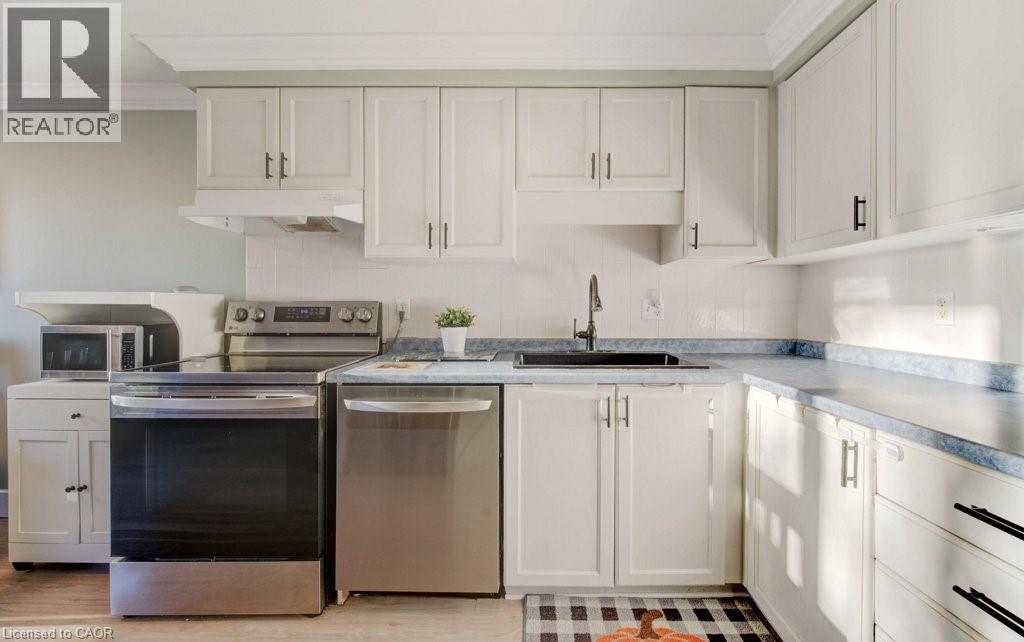 112 Highbrook Street, Kitchener, Ontario N2E 3P3 - Photo 3 - 40779338