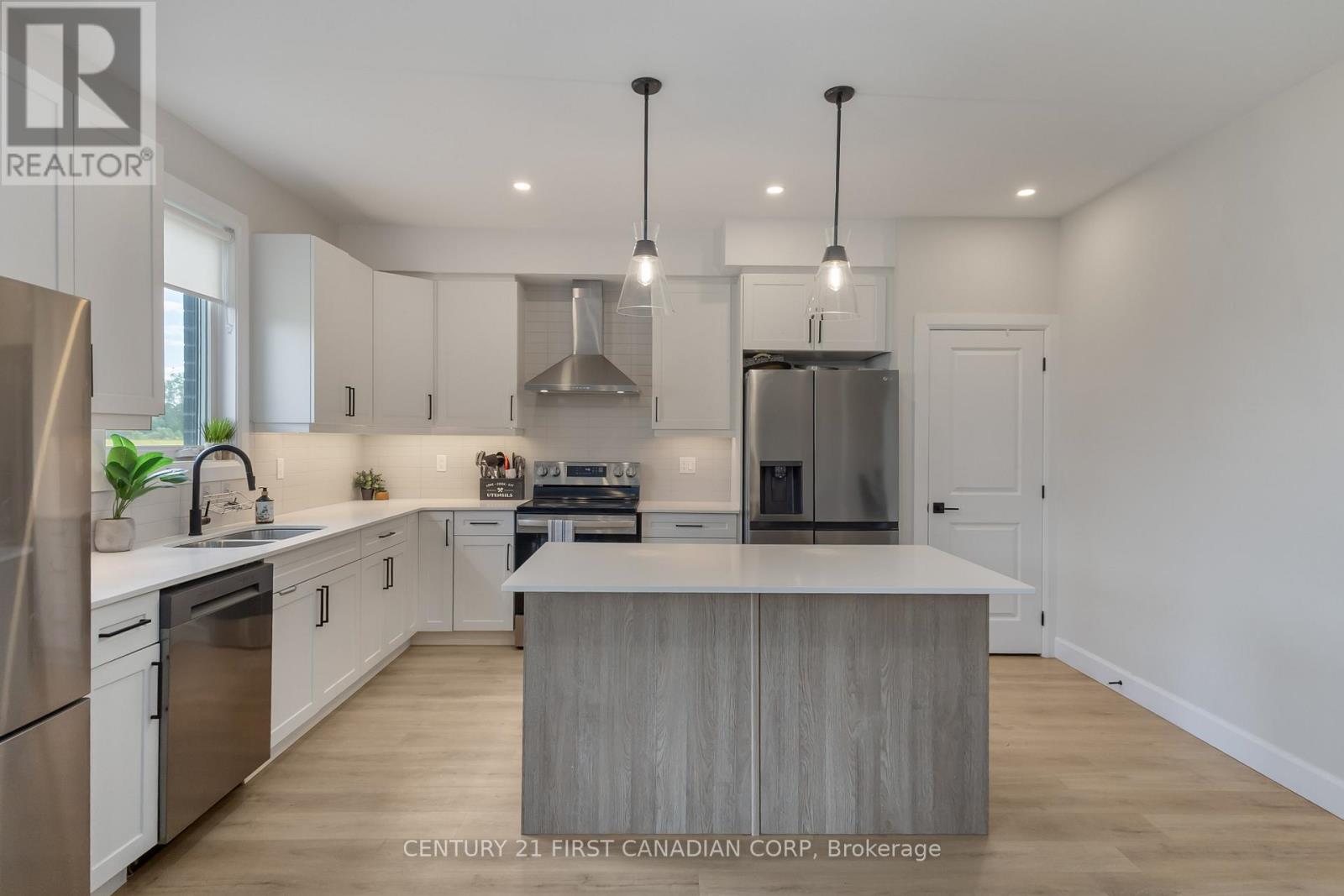 6707 Royal Magnolia Avenue, London South, Ontario  N6P 1H5 - Photo 4 - X12532078