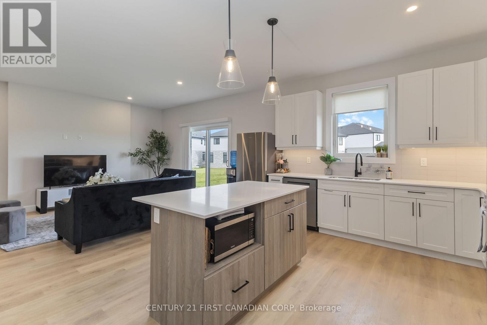 6707 Royal Magnolia Avenue, London South, Ontario  N6P 1H5 - Photo 6 - X12532078