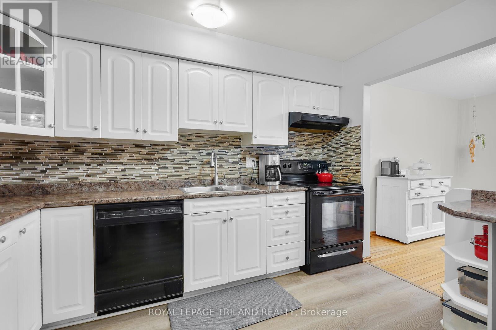 68 Four Oaks Crescent, London South, Ontario N6J 4B7 - Photo 11 - X12532082