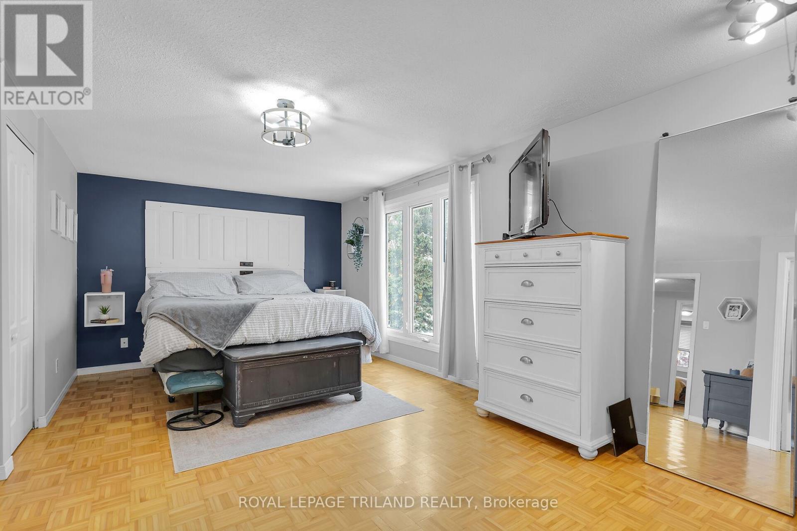 68 Four Oaks Crescent, London South, Ontario N6J 4B7 - Photo 17 - X12532082