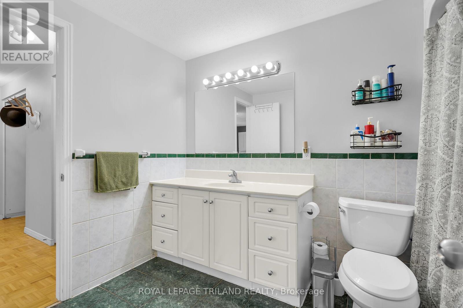 68 Four Oaks Crescent, London South, Ontario N6J 4B7 - Photo 19 - X12532082