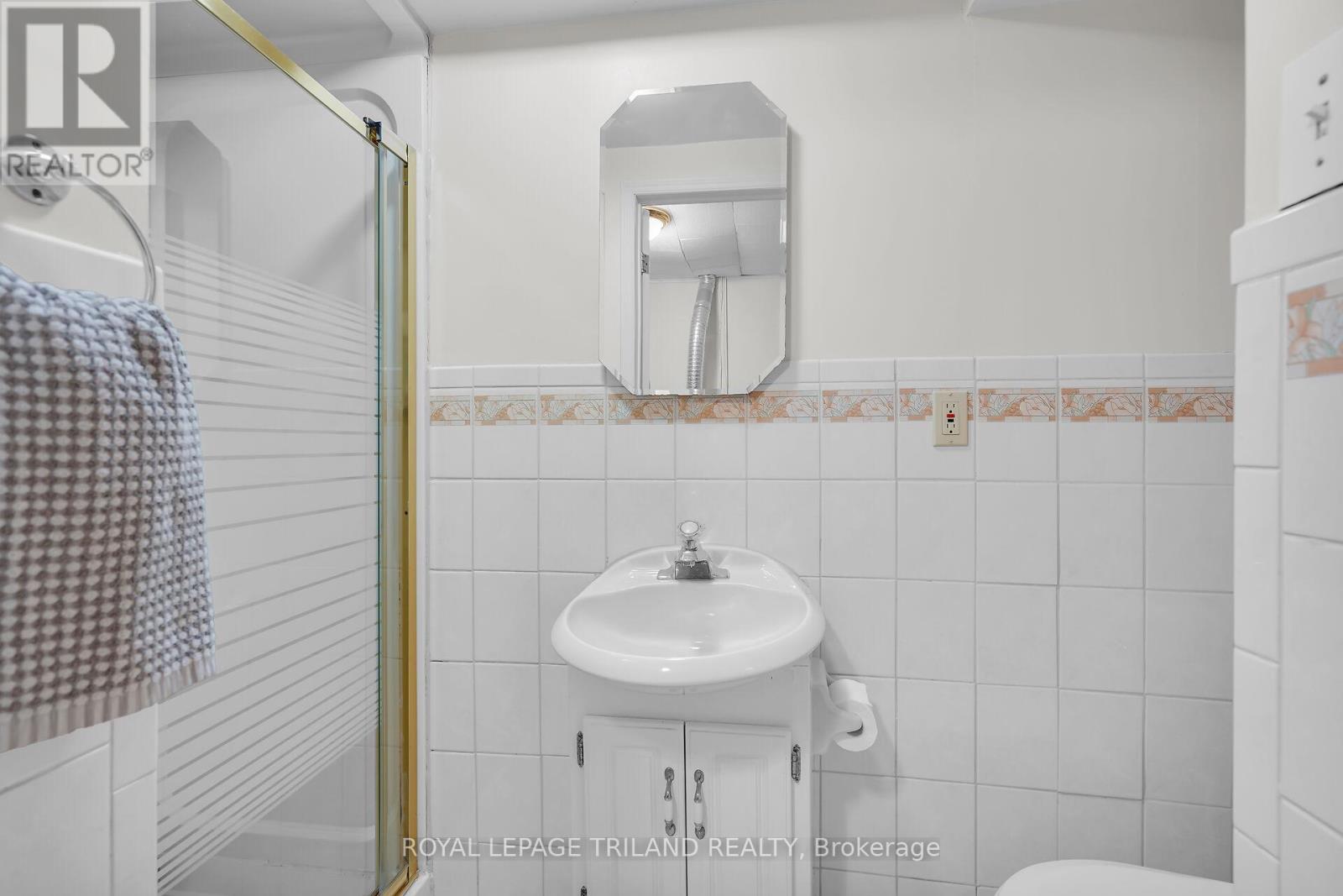 68 Four Oaks Crescent, London South, Ontario N6J 4B7 - Photo 24 - X12532082