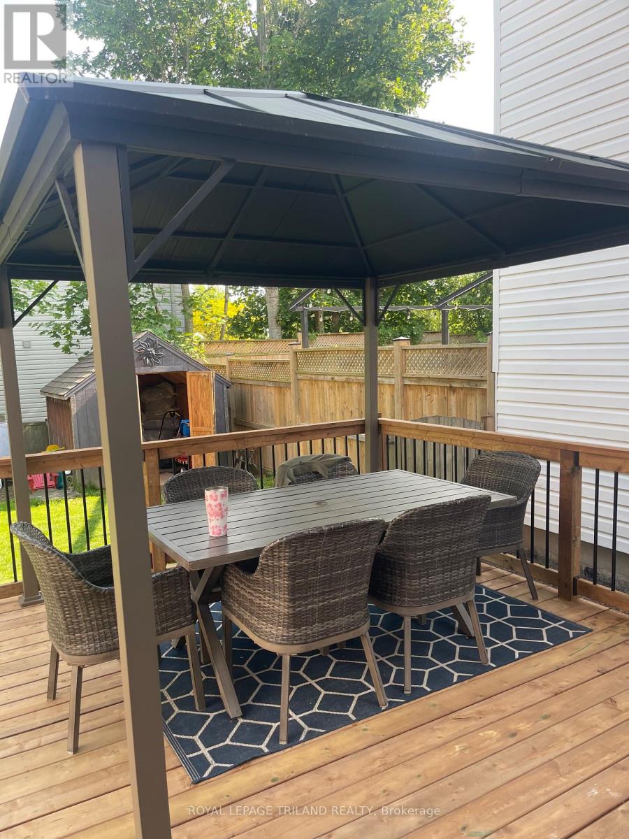 68 Four Oaks Crescent, London South, Ontario N6J 4B7 - Photo 26 - X12532082