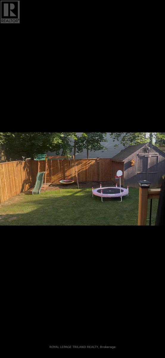 68 Four Oaks Crescent, London South, Ontario N6J 4B7 - Photo 27 - X12532082