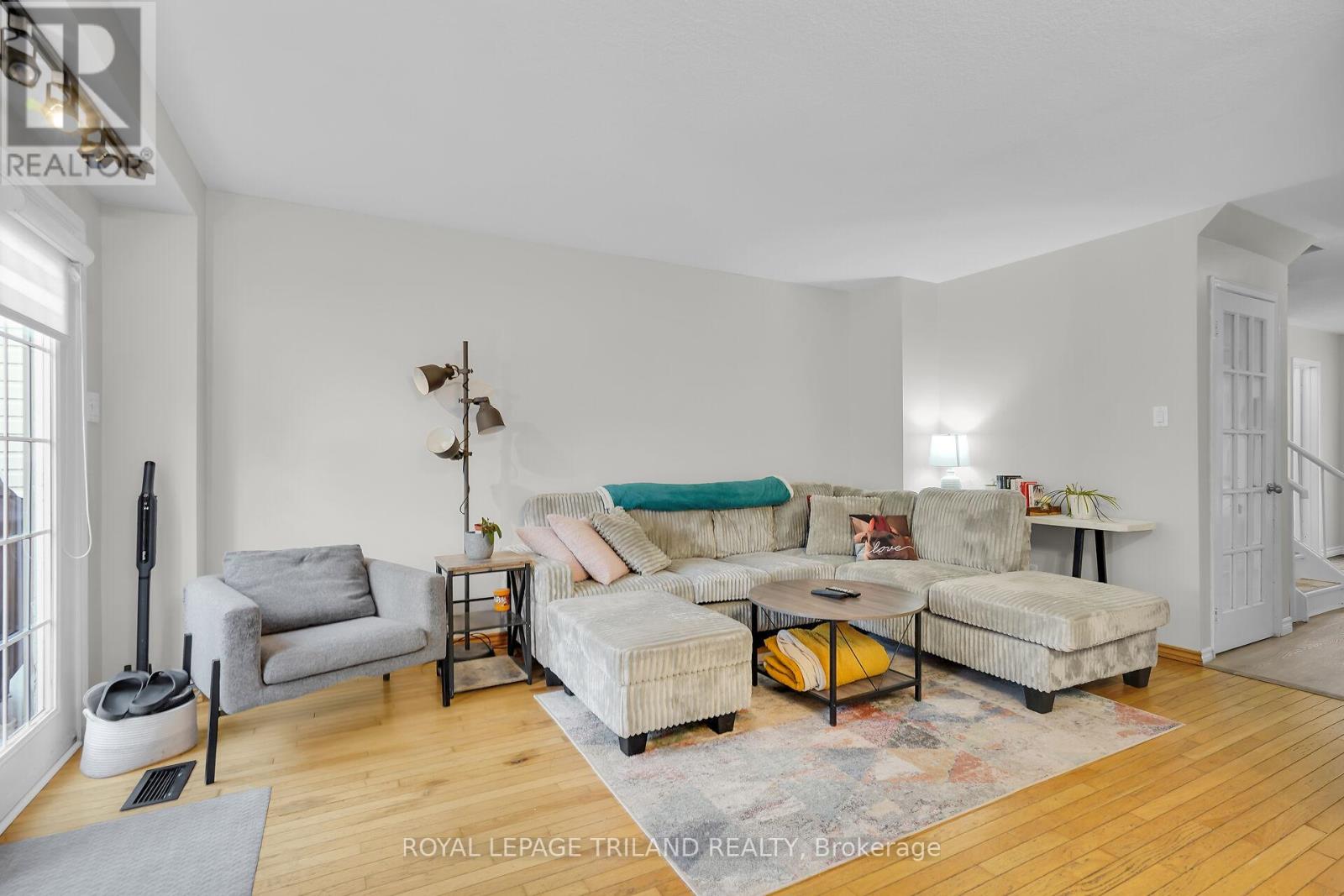 68 Four Oaks Crescent, London South, Ontario N6J 4B7 - Photo 5 - X12532082