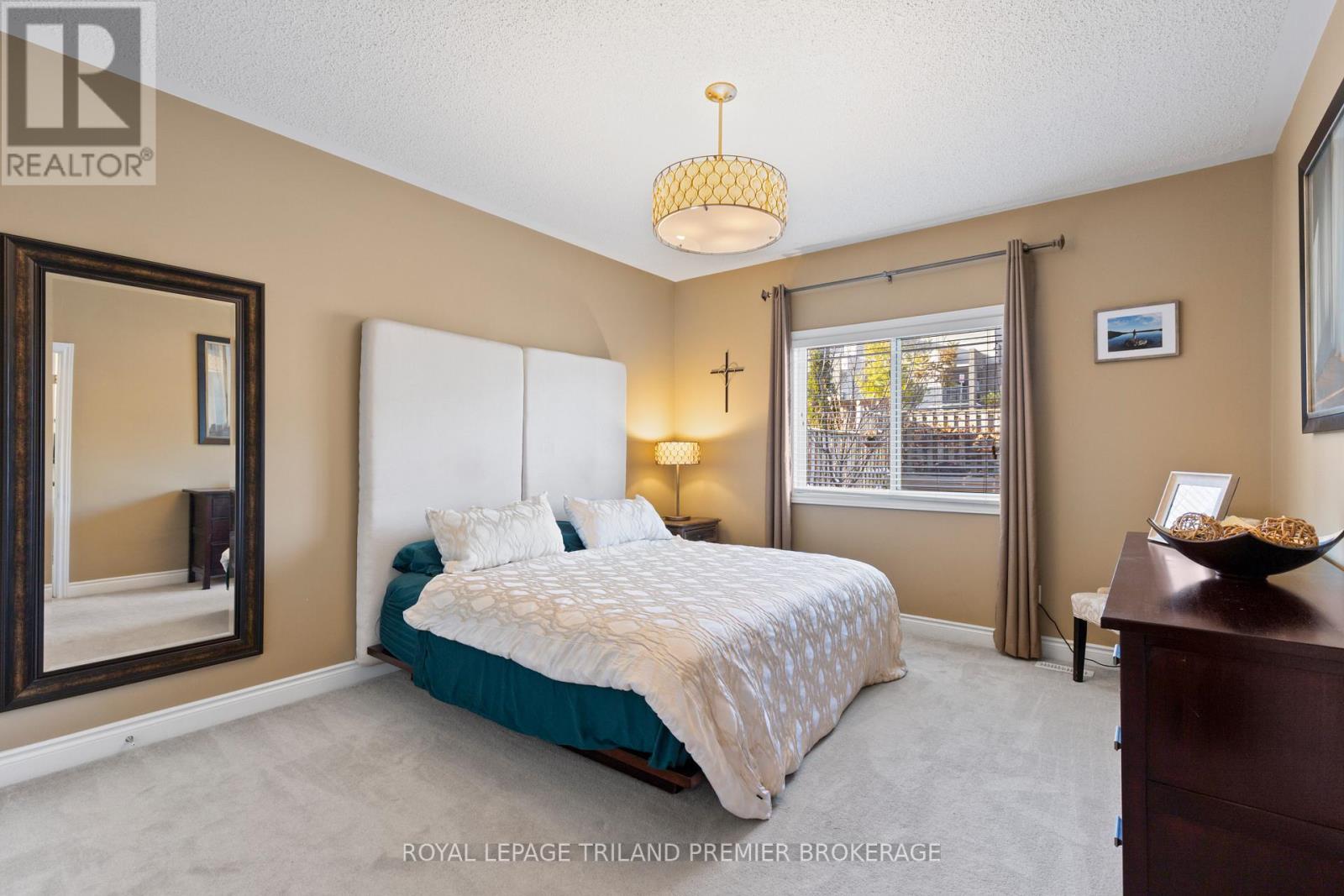 576 Garibaldi Avenue, London North, Ontario  N5X 4K2 - Photo 12 - X12532088