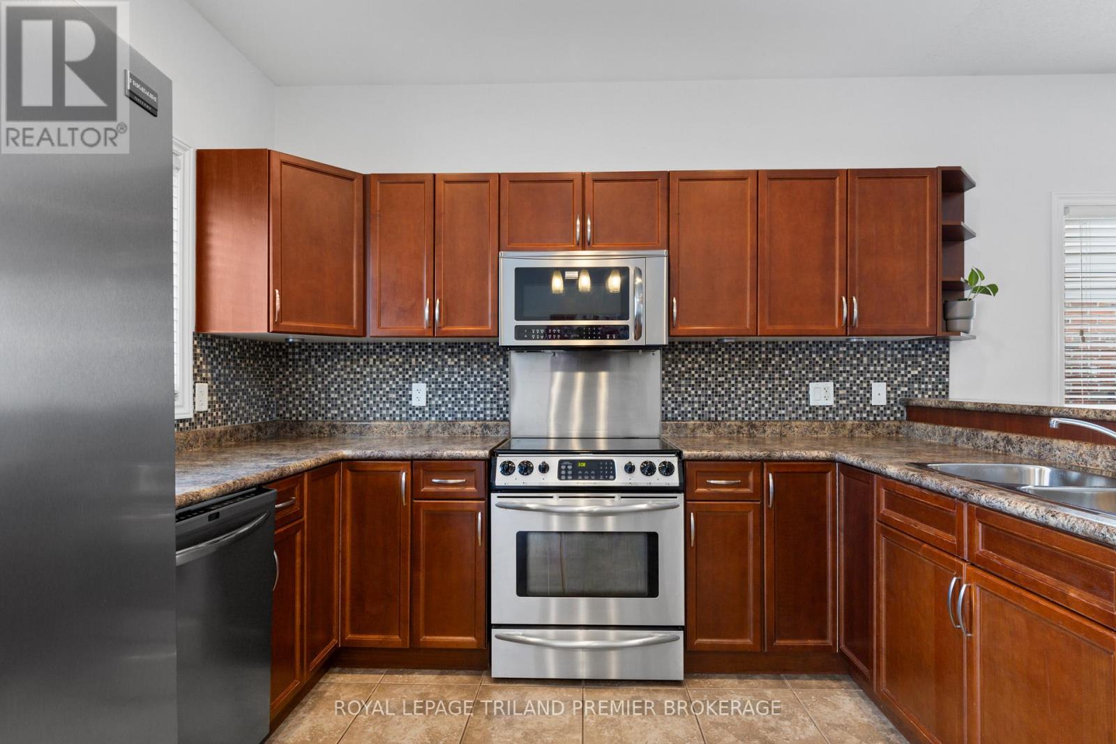 576 Garibaldi Avenue, London North, Ontario  N5X 4K2 - Photo 7 - X12532088