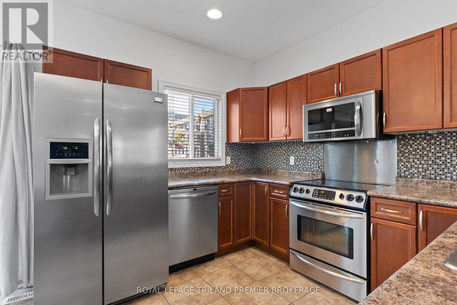 576 Garibaldi Avenue, London North, Ontario  N5X 4K2 - Photo 8 - X12532088